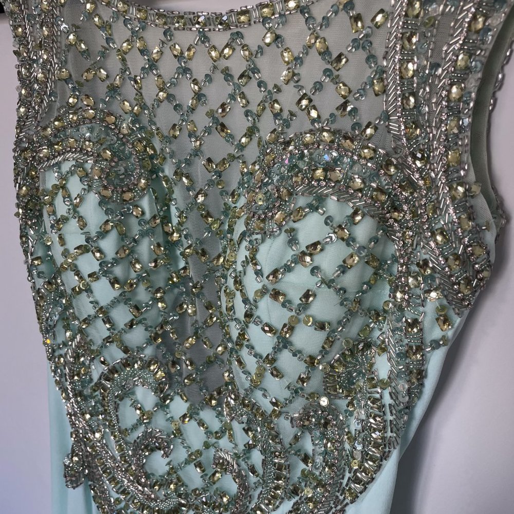 Grad / Formal Dress - Picture 5 of 10